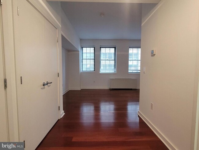 Building Photo - 219 S 18th St Unit 503