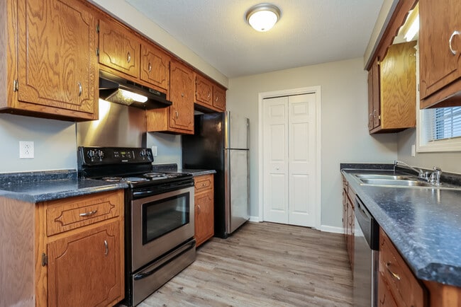 Photo - 427 Sandburg Dr
