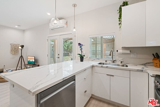 Photo - 5634 Ventura Canyon Ave