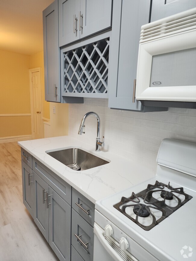 Building Photo - 6114 23rd Ave Unit 2ND FL Rental