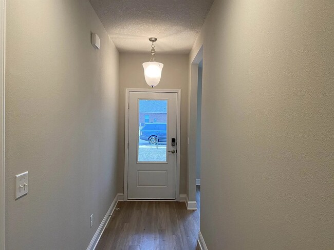 Photo - 1348 Rosefield Dr W