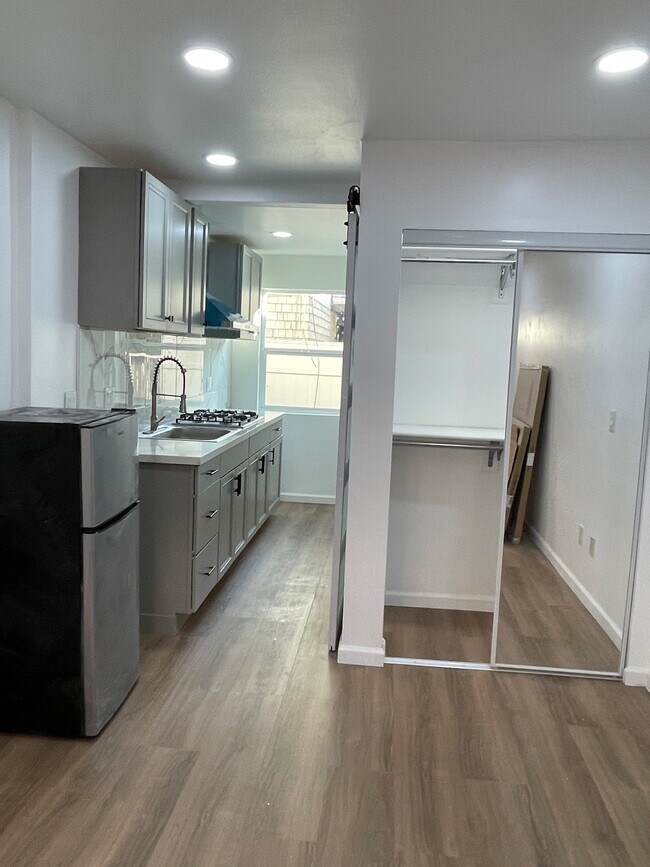 Photo - 4063 Lincoln Ave Unidad E