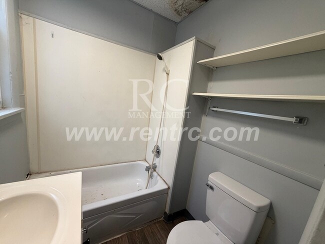 Photo - 1112-B Gilbert-
