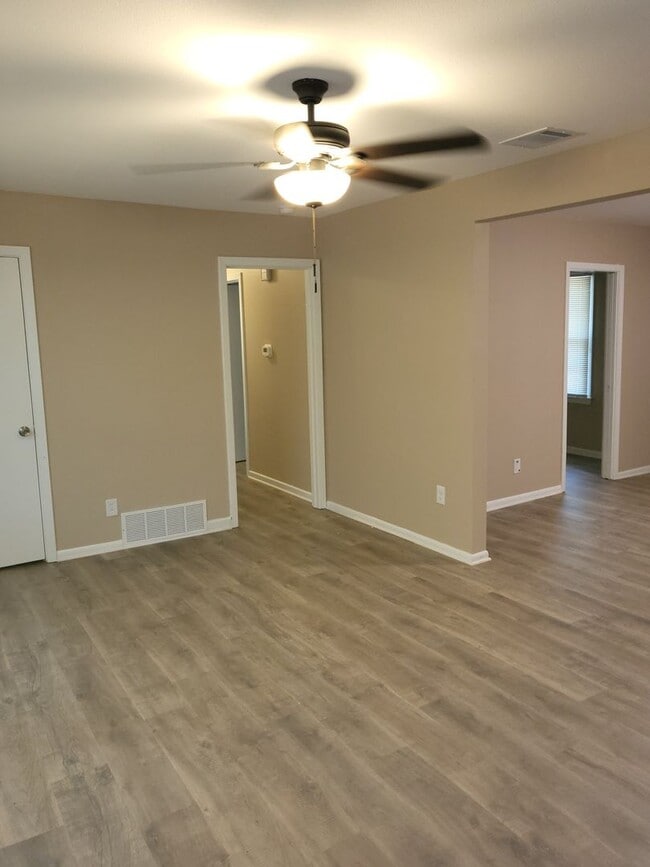 Photo - 304 E Ellen Ave