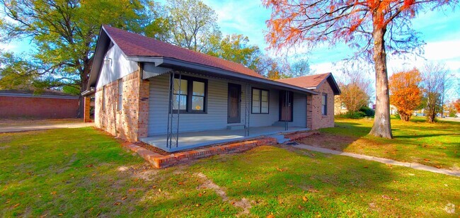 Building Photo - Nostalgic Charm Awaits - Spacious Home on ...