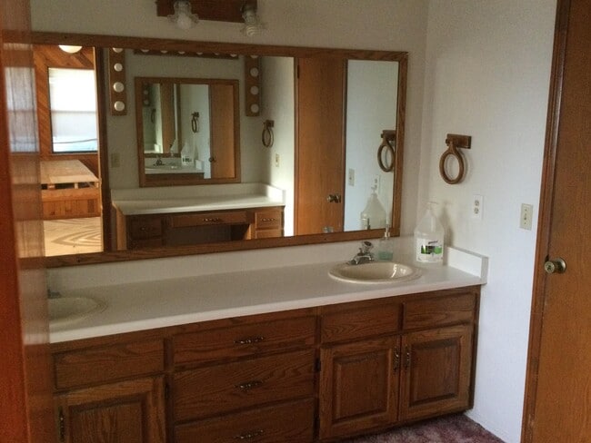 Photo - 30 N Main St