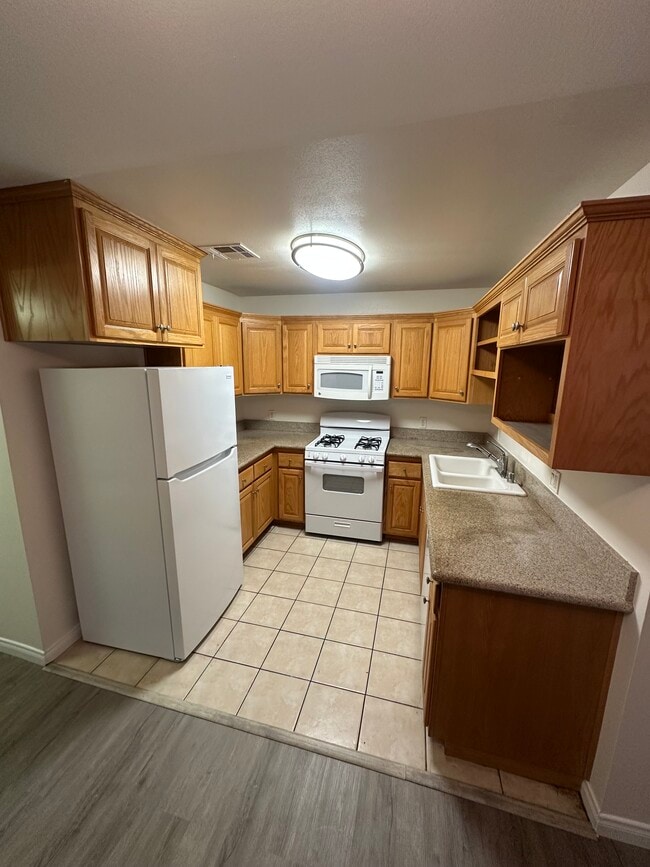 Photo - 10934 Hesby St