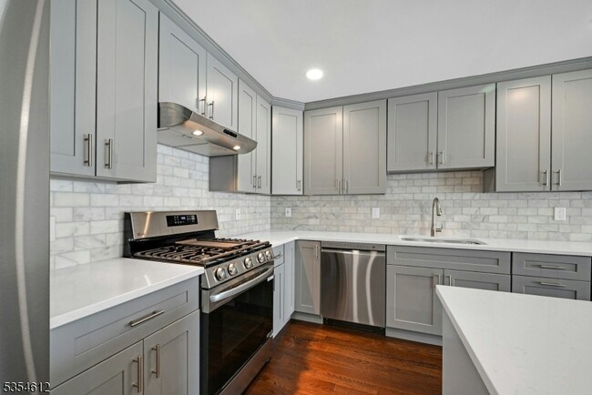 Photo - 266 Garibaldi Ave House