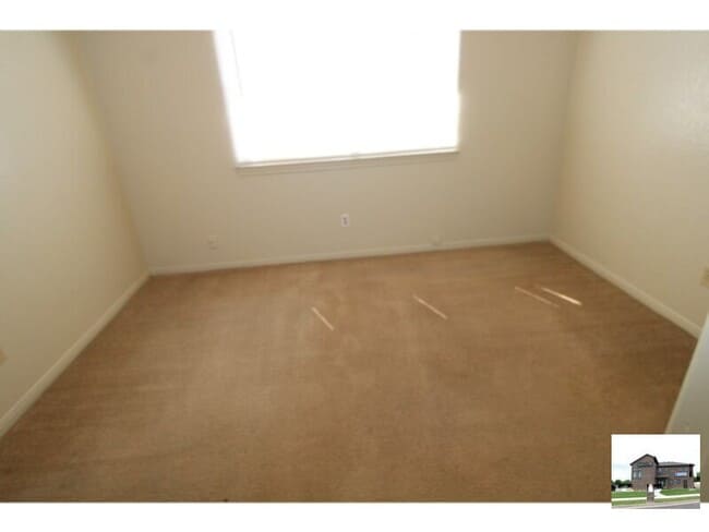 Photo - 208 Sorrell Dr