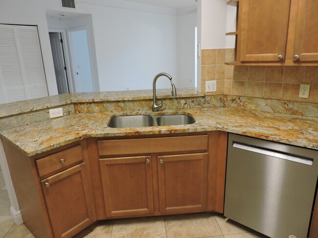 Photo - 7305 Myrtlewood Cir W Unidad 7305