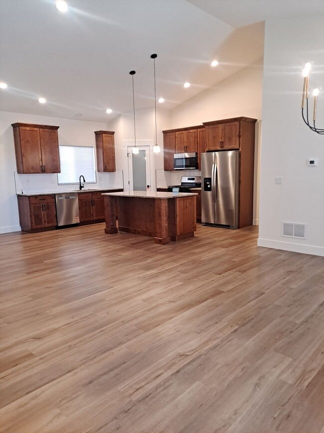 Photo - ALL PROSPECTIVE TENANTS MUST SUBMIT A $58 ...