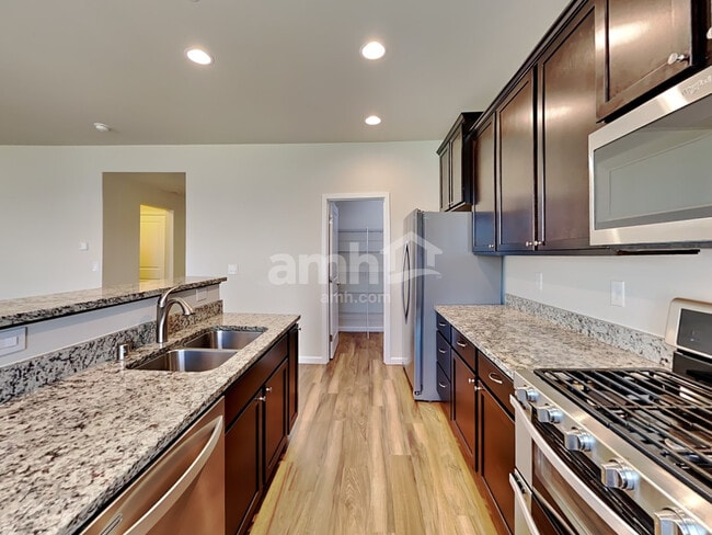 Photo - 2689 Justice Pl