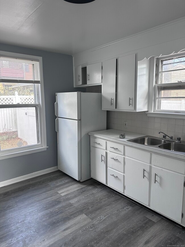 Photo - 68 Maltby St Unit 2