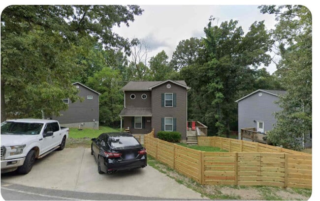 Photo - 206 Maple Dr