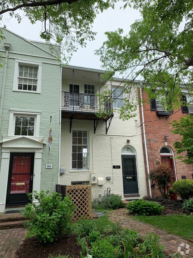 Building Photo - 814 S Pitt St Rental
