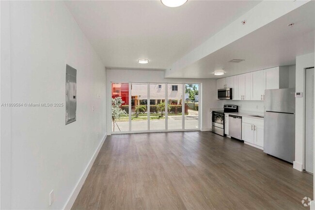 Building Photo - 1620 NW 18th St Unit 106 Rental