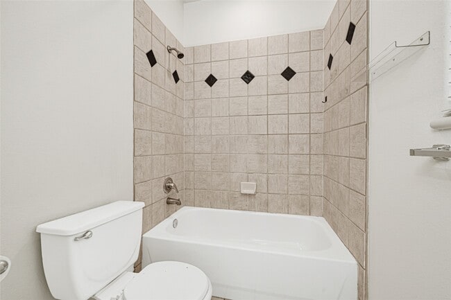 Building Photo - 2414 Calumet St Unit B
