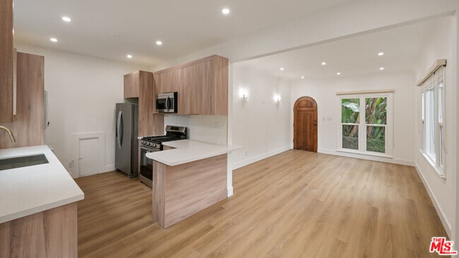 Building Photo - 5727 Carlton Way Rental