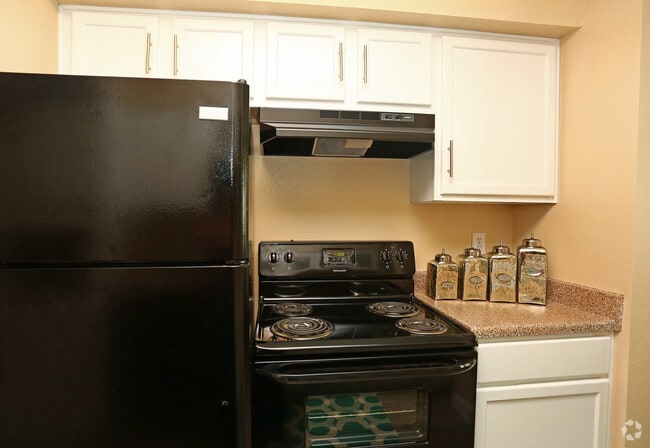 1br, 1ba, Kitchen, 750 sf