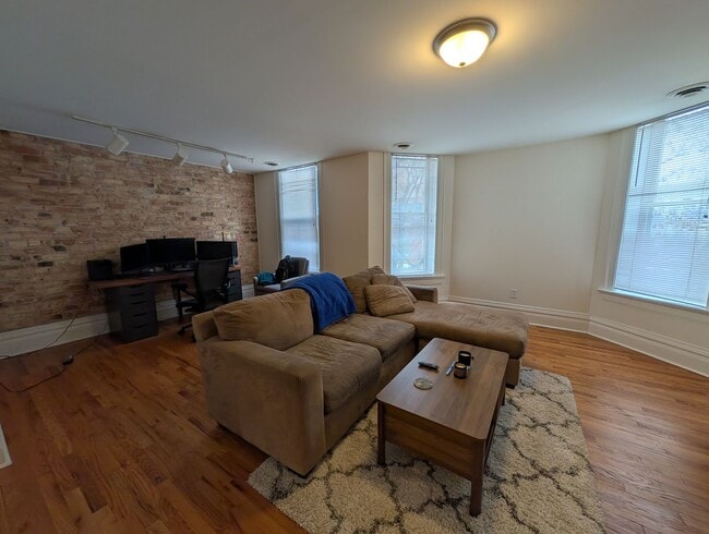 Photo - Wicker Park 2 BR, Prime Location, Fully Renovated Unit 1613L-3W