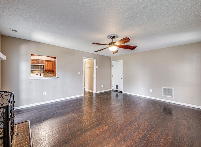 Photo - 906 Bellgate Ct