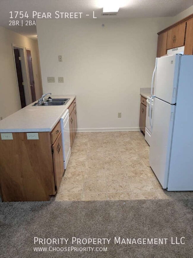 Photo - 1754 Pear St Unit L