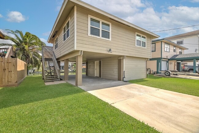 Building Photo - 505 Pompano St