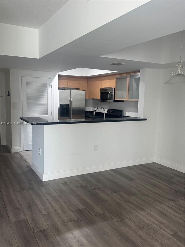 Building Photo - 140 S Dixie Hwy Unit 429