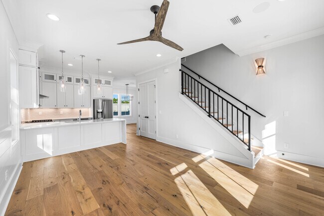 Photo - 520 S County Hwy 393