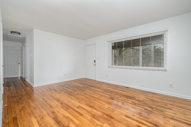 Photo - 825 Norwood Dr