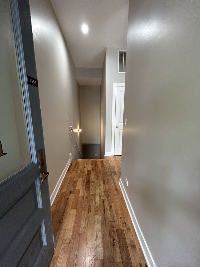 Photo - 753 W Buckingham Pl Unidad 1