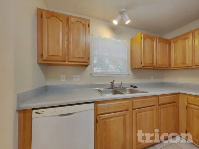 Photo - 3853 Sunview Dr NW