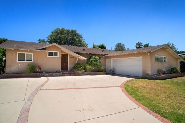 Photo - 22222 Strathern St Casa