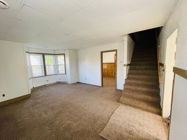 Photo - 250 Douglas Ave E