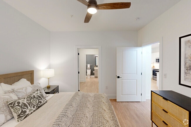 1 BR, 1 BA, 698 SF