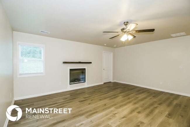 Photo - 430 Birch Ln SE