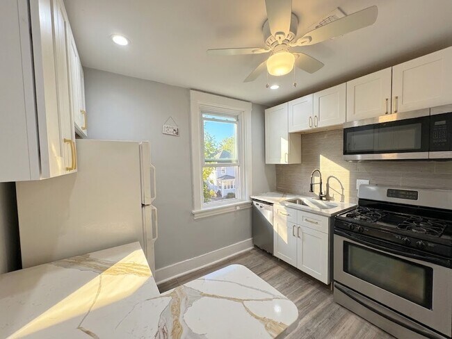 Building Photo - 5836 Phillips Ave Unit Apartment 1