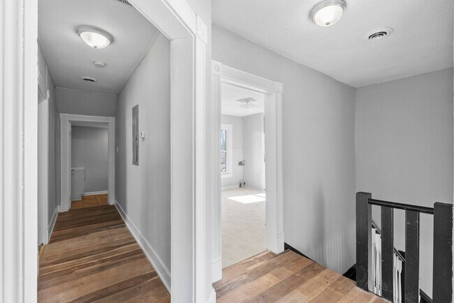 Photo - 614 S Main St Unit B - Upstairs