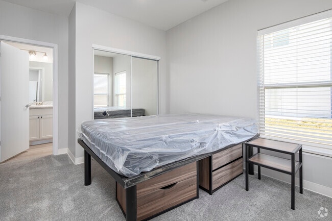 2BR, 2BA - 726SF