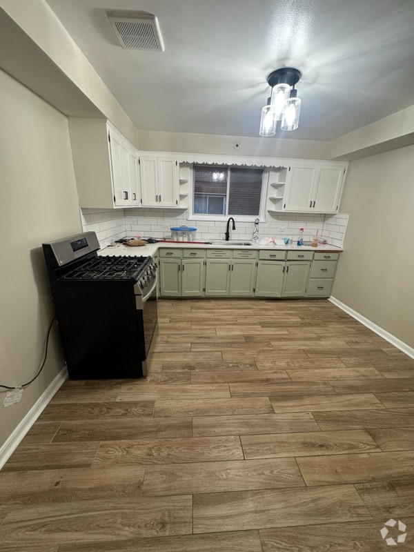 Building Photo - 1640 N Narragansett Ave Unit 1 Rental