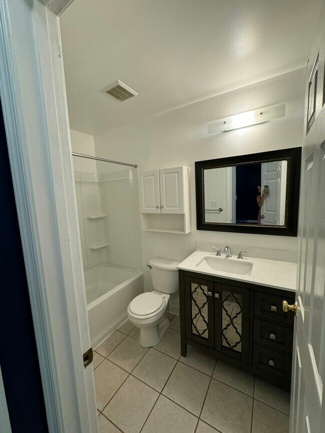 Photo - 507 Capitol Tr Unidad 204