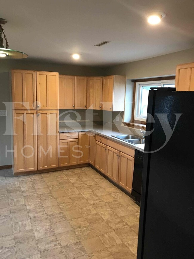 Photo - 155 Berkshire Dr
