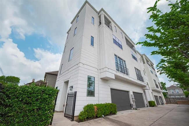 Building Photo - 4318 Center St