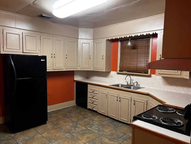 Photo - Four Bedroom, Two Bathroom , House Near UL...