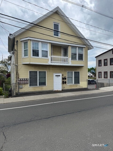 Building Photo - 265 East Ave Unit 3