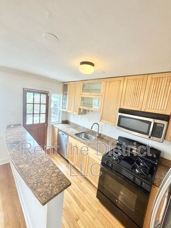 Photo - 1910 D St NE