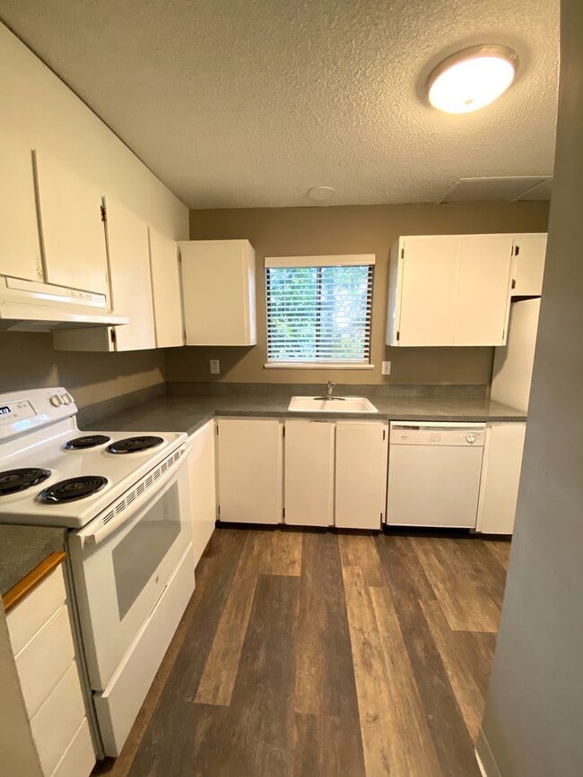 Photo - Large, Updated 2 Bedroom, 1.5 bath Townouse in Lovely Multnomah Village