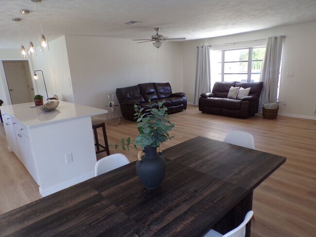 Photo - 1148 Salina Ave