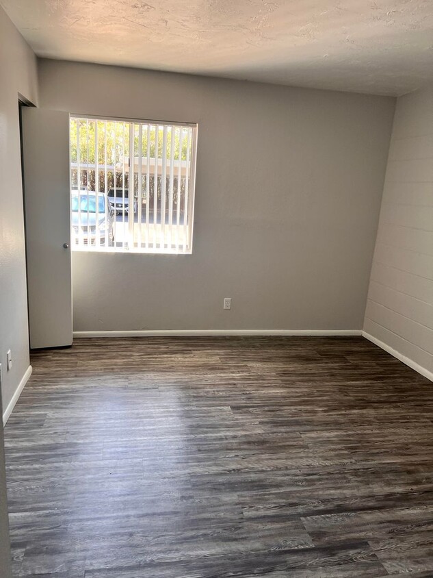 Floor Plan - 2x2R-L