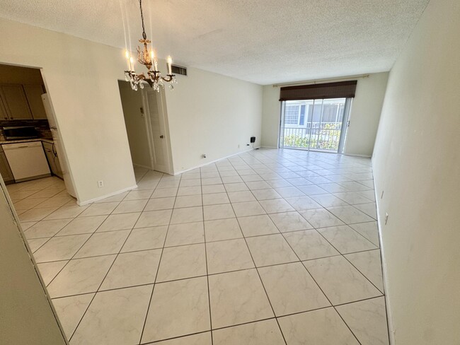 Building Photo - 2180 NE 67th St Unit 730